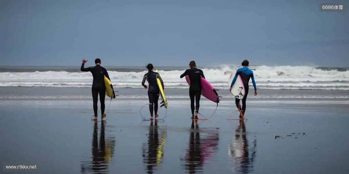 弹幕狂欢，边看边聊！💬 独家解说 + 实时数据，打造沉浸式观赛体验！